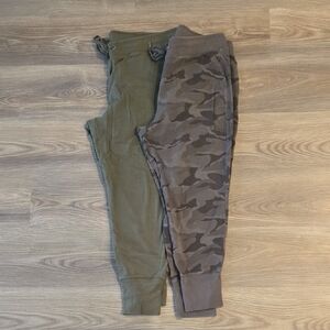 2 Torrid Women's Green and Camouflage Joggers 127